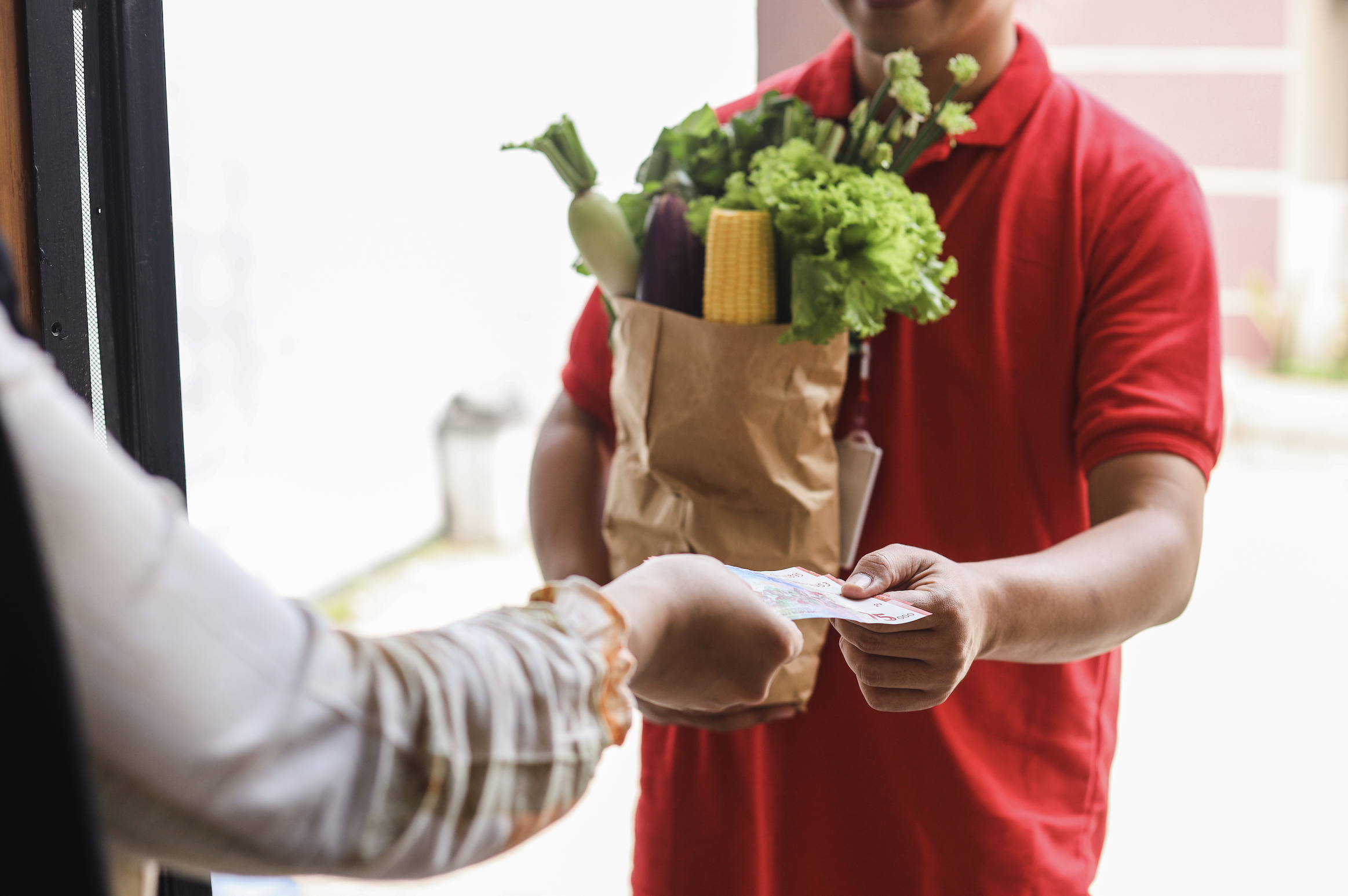 delivery driver delivering groceries